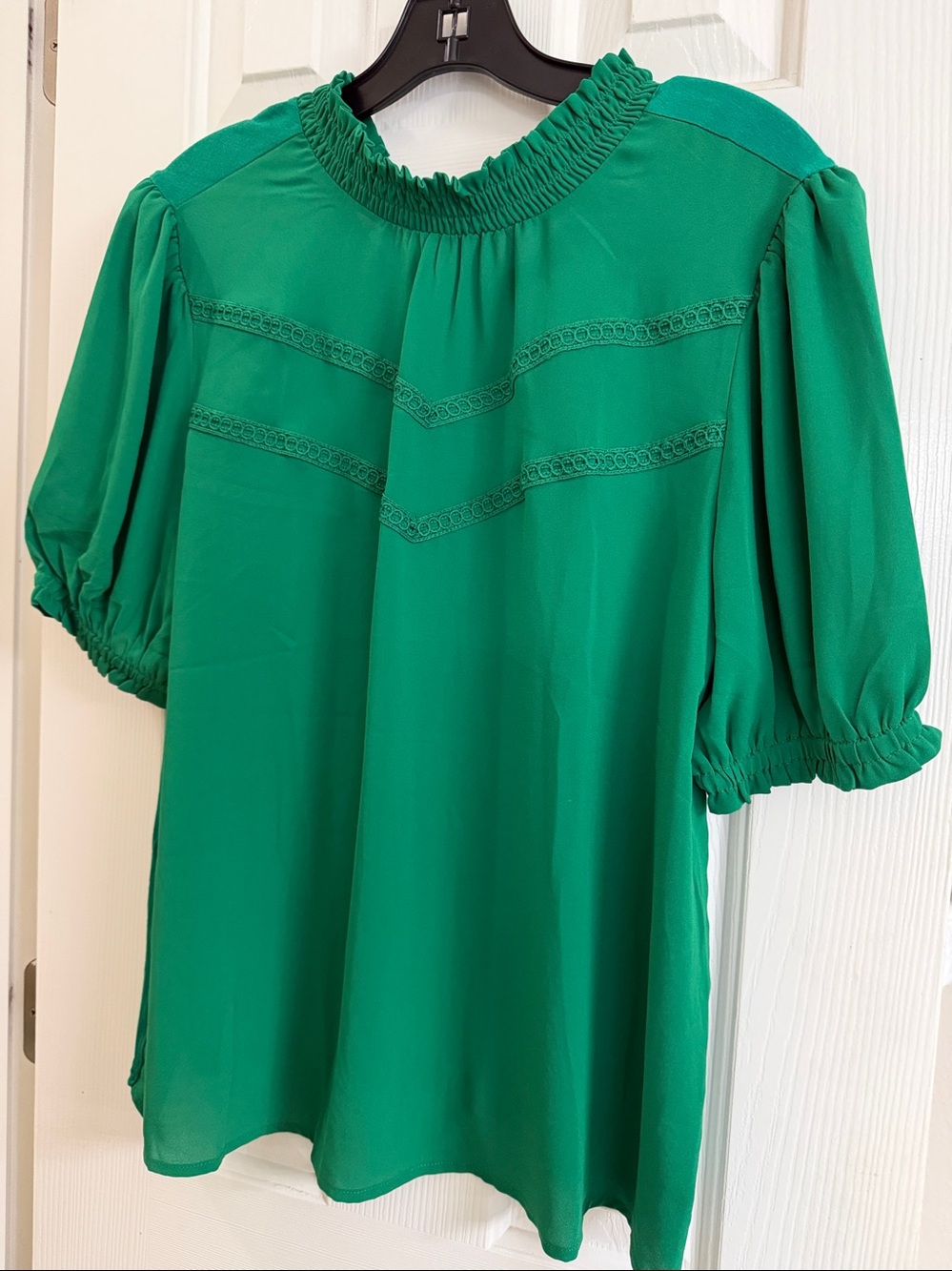 Loft Kelly Green Blouse . NEW condition . Size Large